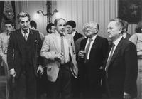 Da sinistra il Sindaco Diego Novelli, il compositore Pierre Boulez, il musicologo Massimo Mila e l'Assessore per la Cultura Giorgio Balmas