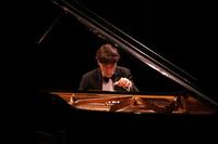 Il pianista Alessandro Taverna al Teatro Vittoria