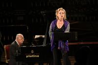 Lorna Windsor e il pianista Antonio Ballista