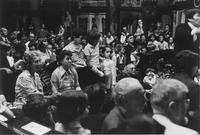 Pubblico di grandi e piccoli assistono al concerto dei Piccoli Cantori di Torino di Roberto Goitre diretti da Dino Dolce