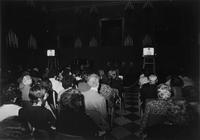 Pubblico guarda un filmato durante l'incontro col compositore Luciano Berio