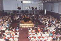 Il pianista Aldo Ciccolini ringrazia il pubblico nell'Aula Magna della Caserma Cernaia