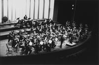 Il violinista Uto Ughi e l'Orchestra Sinfonica di Torino della Rai diretta da Aldo Ceccato al Teatro Regio