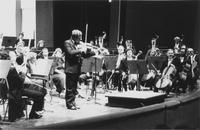 Il violinista Uto Ughi e l'Orchestra Sinfonica di Torino della Rai diretta da Aldo Ceccato al Teatro Regio