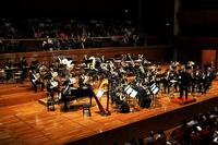 Douglas Bostock dirige la Tokyo Kosei Wind Orchestra