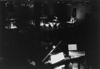 Pierre Boulez dirige la BBC Symphony Orchestra durante l'esecuzione del suo brano Répons