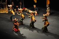 Orchestra gamelan, danzatori e attori della Compagnia di Sebatu