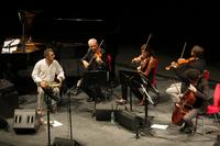 Paolo Fresu con il pianista Uri Caine e l'Alborada String Quartet