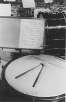 Un tamburo e uno spartito dell'Orchestra Filarmonica di Mosca a Palazzo Reale